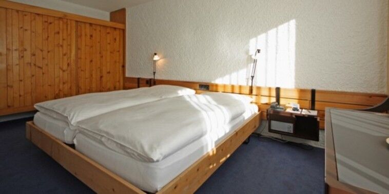 Hauser 3*